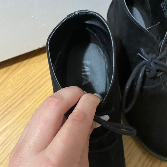Mia booties - Picture 6 of 7